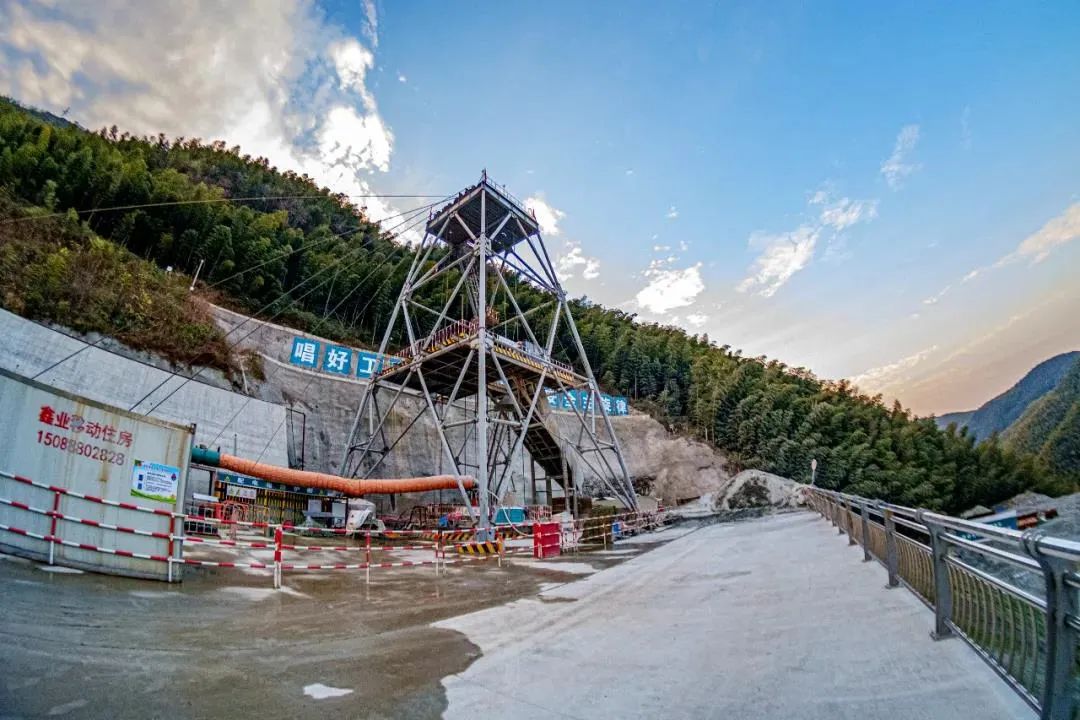 乐成运用 || 世界首台全断面硬岩竖井掘进机顺遂意会