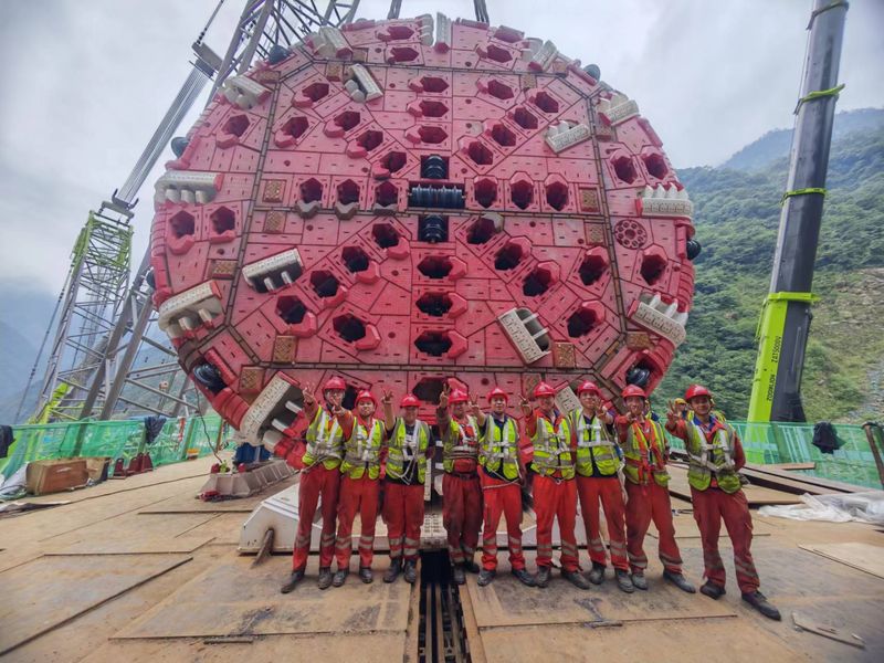 纷歧样的春节，，，，，，一样的坚守！这是ob真人装备的春节“景物”