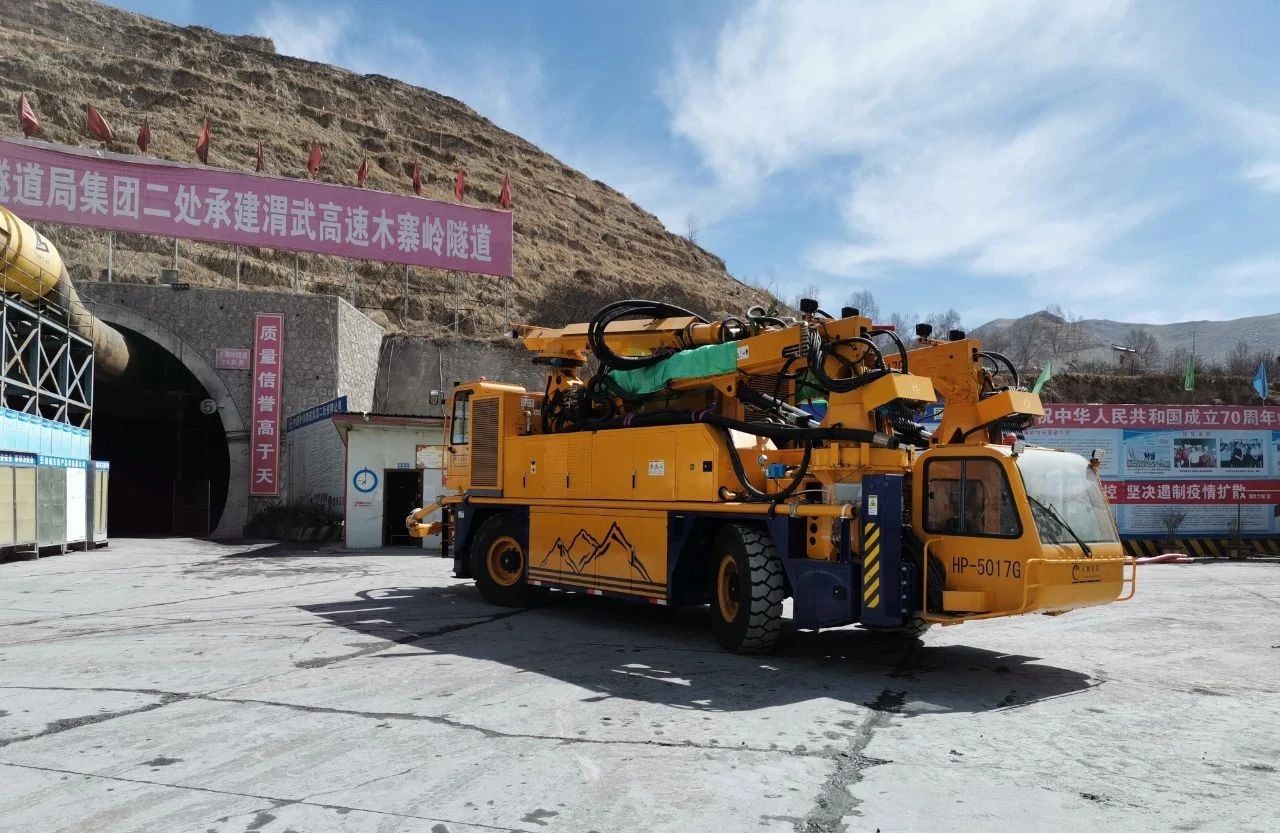 ob真人装备高原型双臂湿喷台车乐成应用